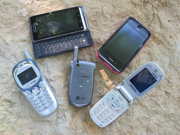 How to Use a [BUSTED] Cell Phone to Meet 5 Basic Survival Needs