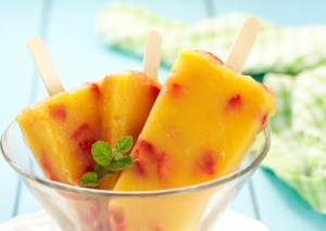 Beat the heat with these homemade popsicles! All natural and no corn syrup! #ReadyNutrition