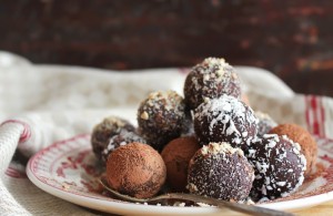 The best gifts are those that are made with love… and chocolate. Truffles are synonymous with holidays like Valentine’s Day and making them with pure your ingredients will make them more rich. #ReadyNutrition