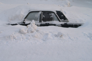 A Few Tips for Surviving a Blizzard in a Stranded Car
