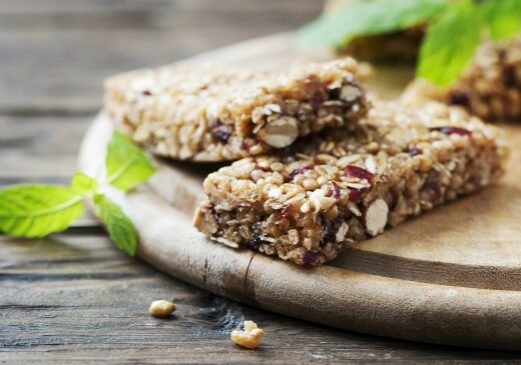 Protein bars have long been a popular source of the macronutrient, especially for athletes and those who tend to be more physically fit.  But the truth is, protein bars are for everyone and will benefit all regardless of the type of lifestyle you are living.  Because of that, Ready Nutrition has found a wonderful and easy recipe for protein bars that you can make in your own home using only four ingredients!