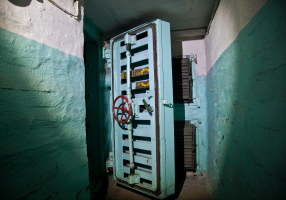 bomb shelter fallout shelter