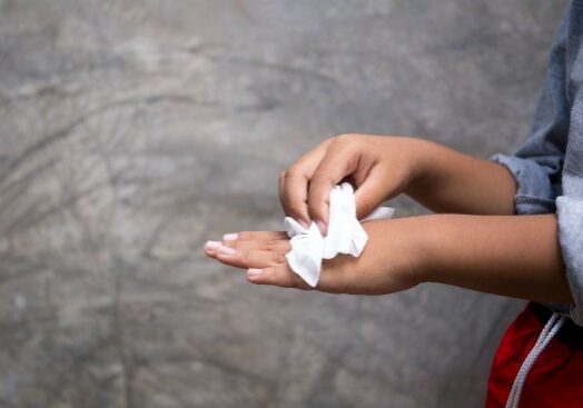 clean hand wipes