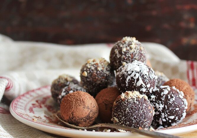 The best gifts are those that are made with love… and chocolate. Truffles are synonymous with holidays like Valentine’s Day and making them with pure your ingredients will make them more rich. #ReadyNutrition