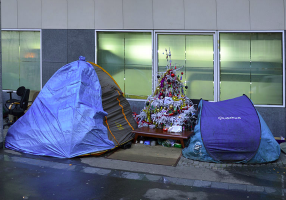 street tent wikimedia